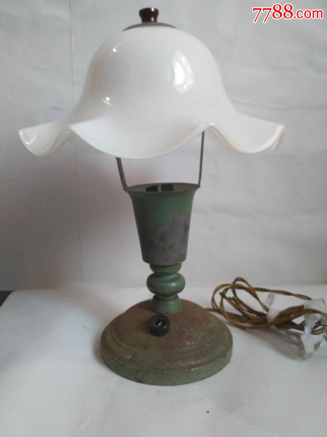 玻璃罩老台灯