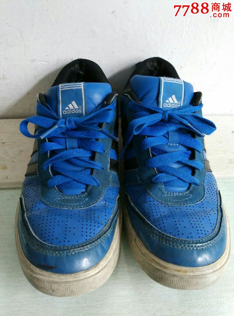 老阿迪达斯旅游鞋