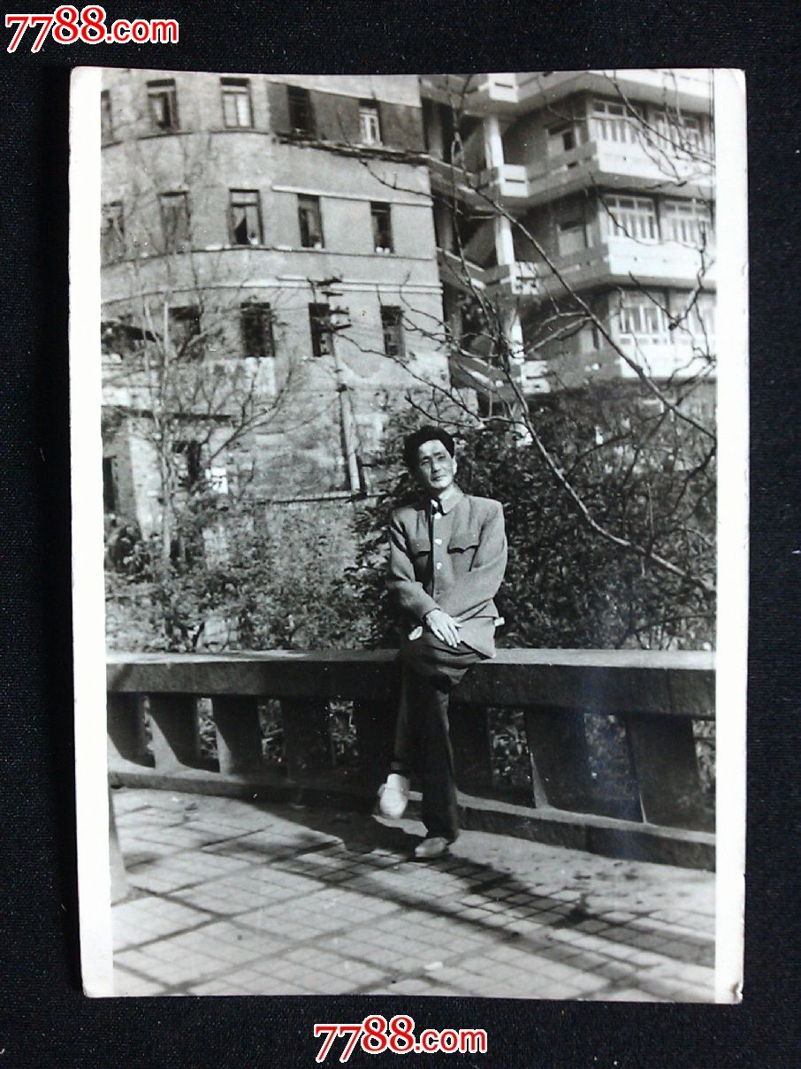 八十年代老照片:科研院的老工程师【尺寸10.5x7.5公分】!