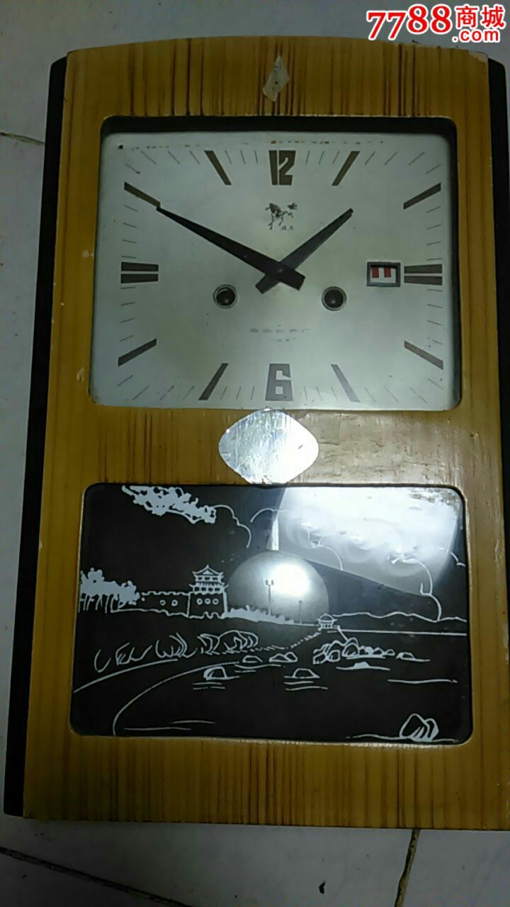 青岛骏马牌带日历挂钟_挂钟_第1张_七七八八钟表收藏