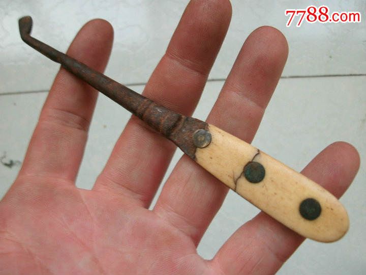 抽大烟必备,往烟呛里装烟膏的器具.