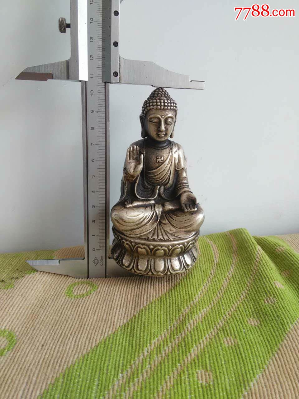 白铜佛像