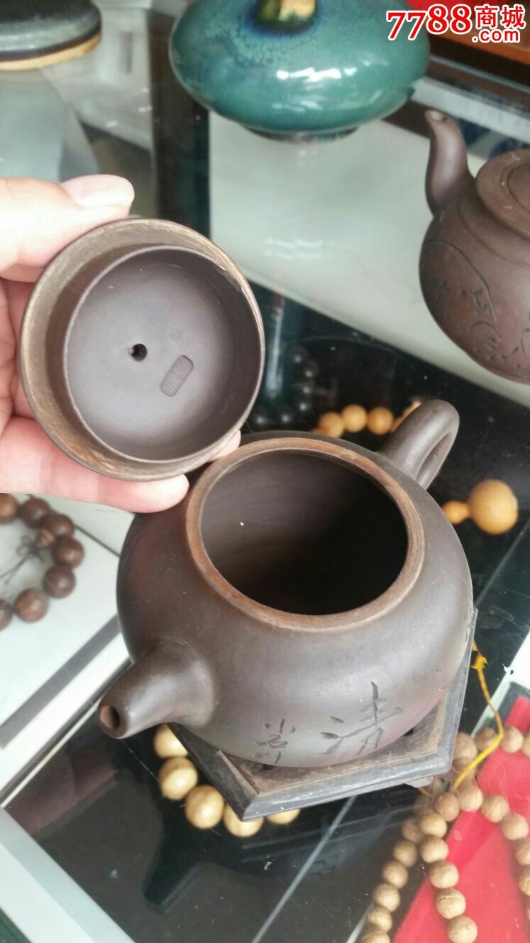 宜兴名家《小石》刻紫砂壶一把