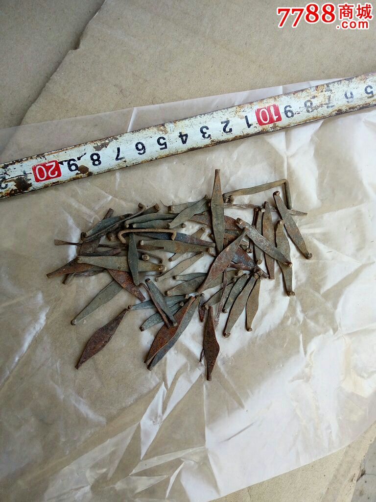 一堆铁锔子