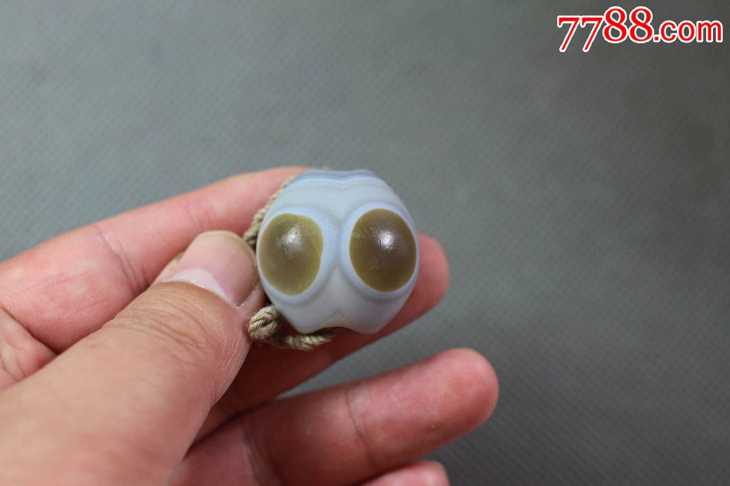 精品少见天然眼两眼玛瑙珠