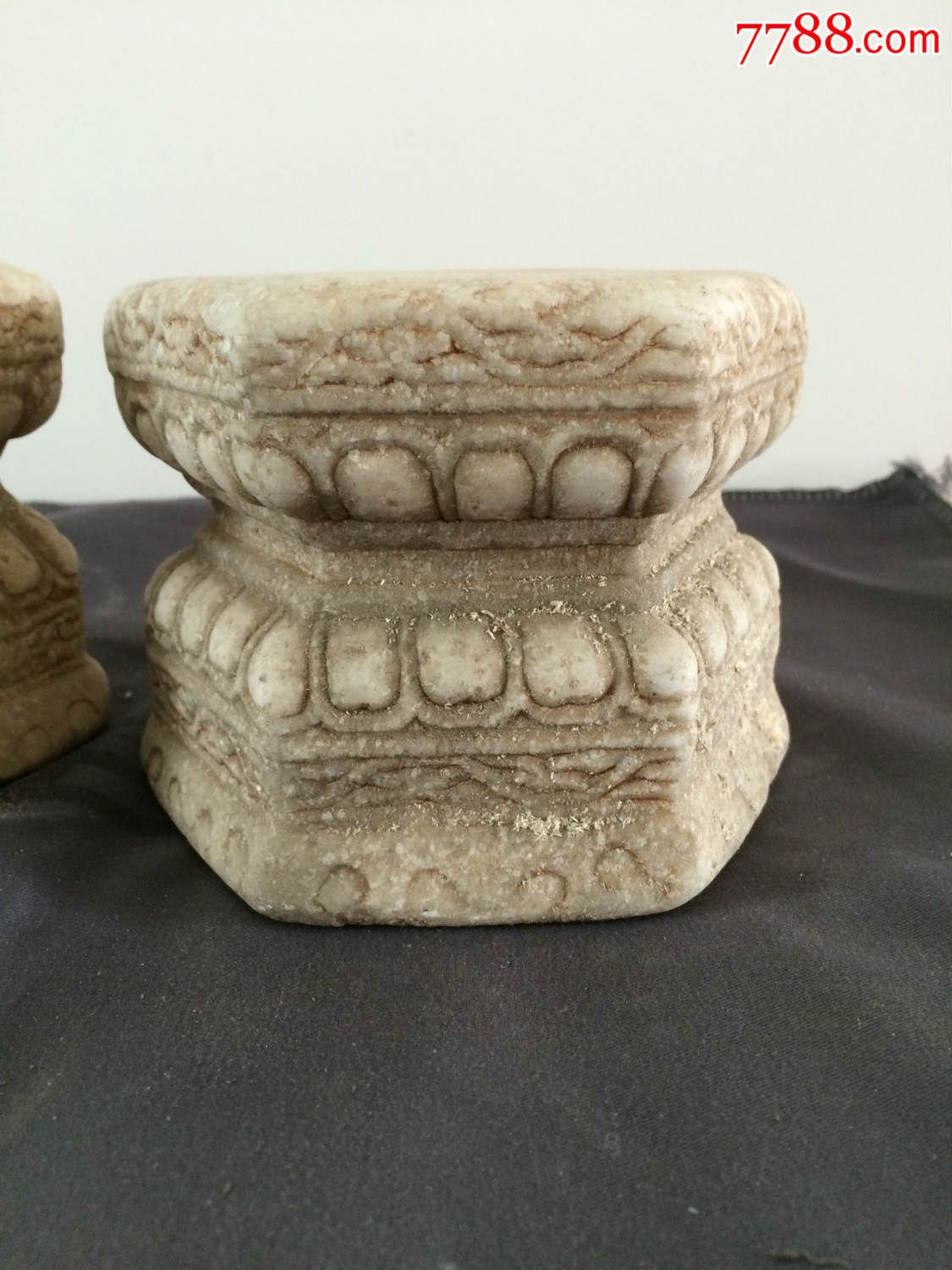 清代早期精雕汉白玉石头座子一对,雕工完美,品相完好,保真包老