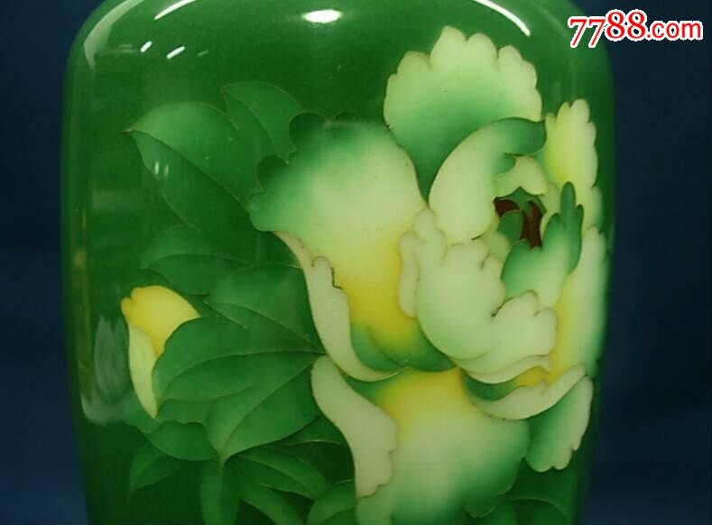 精美的日本七宝烧花瓶