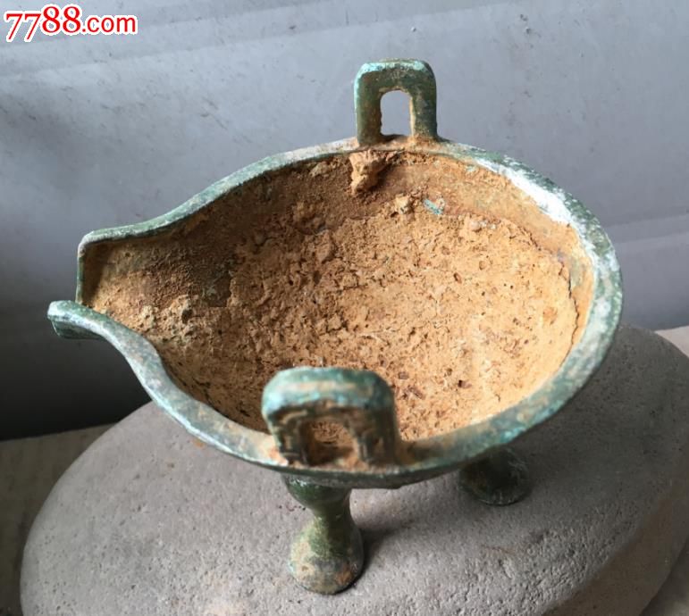 生坑三足青铜件
