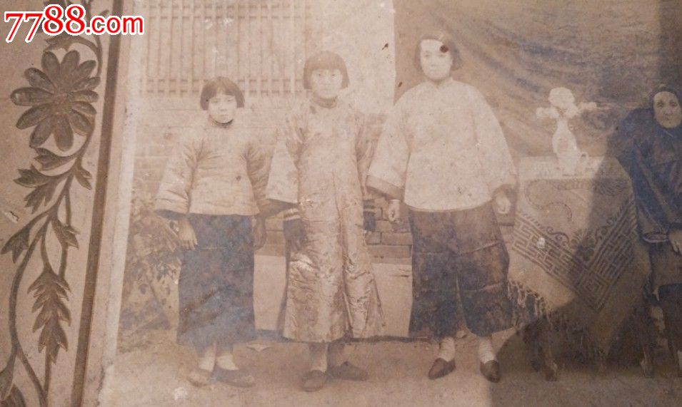 特价晚晴民国三寸金莲小脚妇女全家福六人照原版老照片相片包老万宝