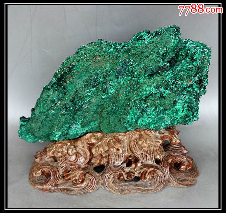 天然玻璃绿宝石(橄榄绿玻璃陨石图片)