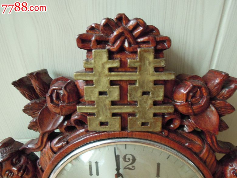 中国第*代全实木雕刻长城牌石英钟(双喜喜)