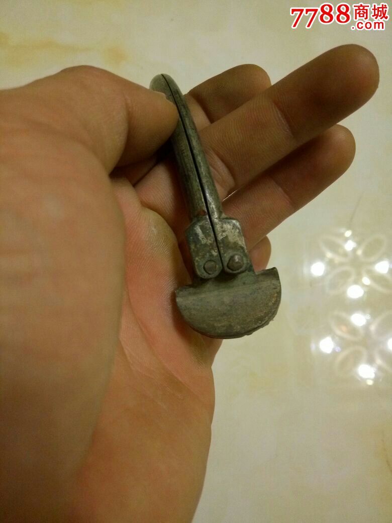 老铜提梁壶提手