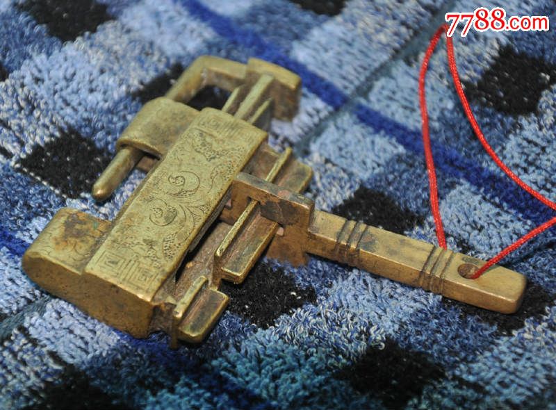 完整的丽江老铜锁