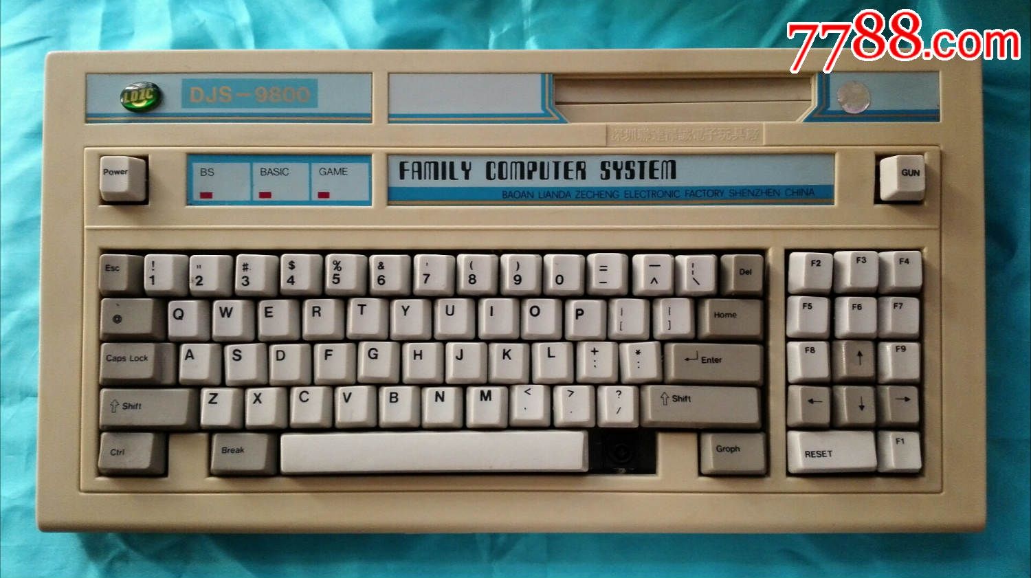 几十年代初期的电脑键盘