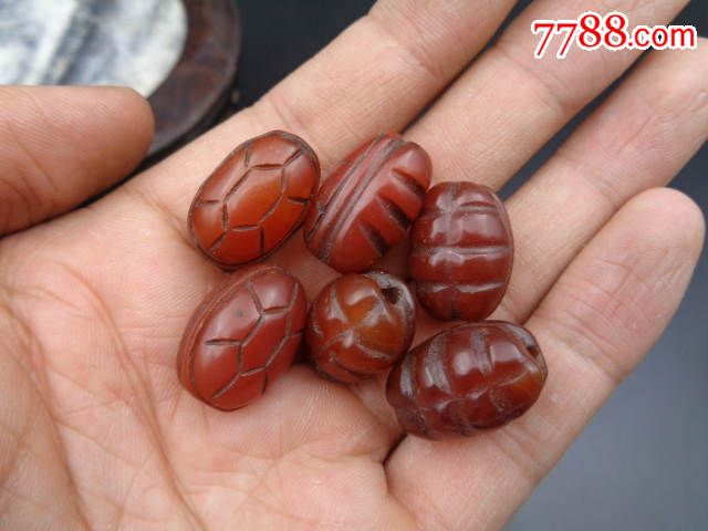 清代富甲天下龟背纹老玛瑙珠子一把