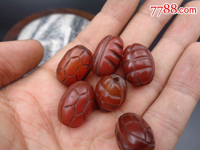 清代富甲天下龟背纹老玛瑙珠子一把