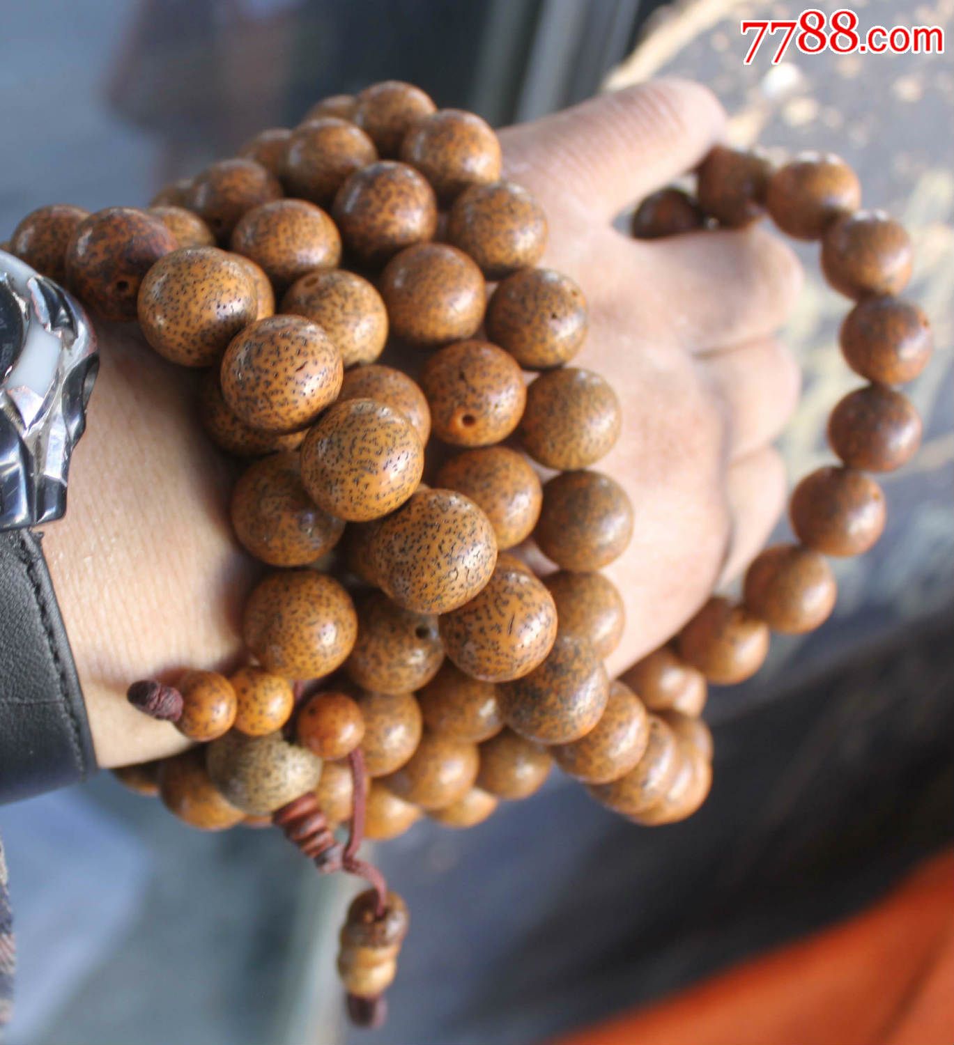 藏区寺院阿克用过的巨大摩尼子正圆佛珠