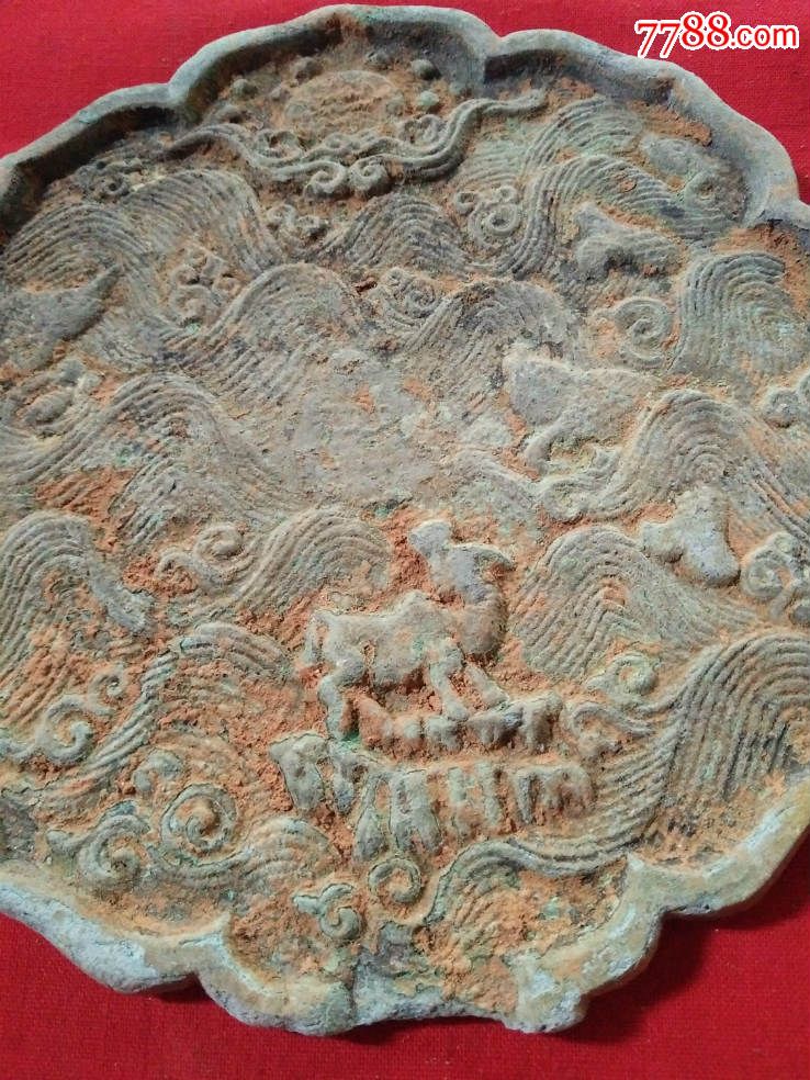 八面莲花瓣形青铜镜,有铭文,图饰