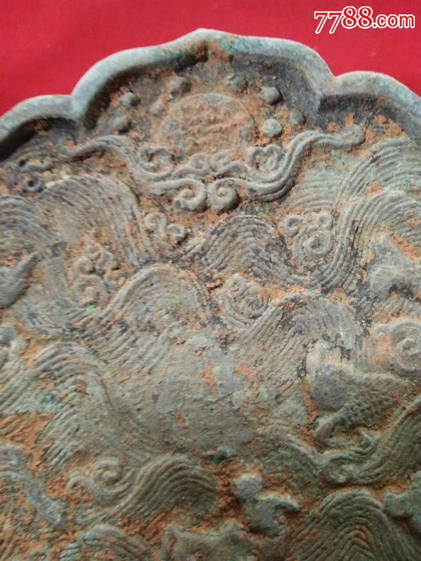 八面莲花瓣形青铜镜,有铭文,图饰