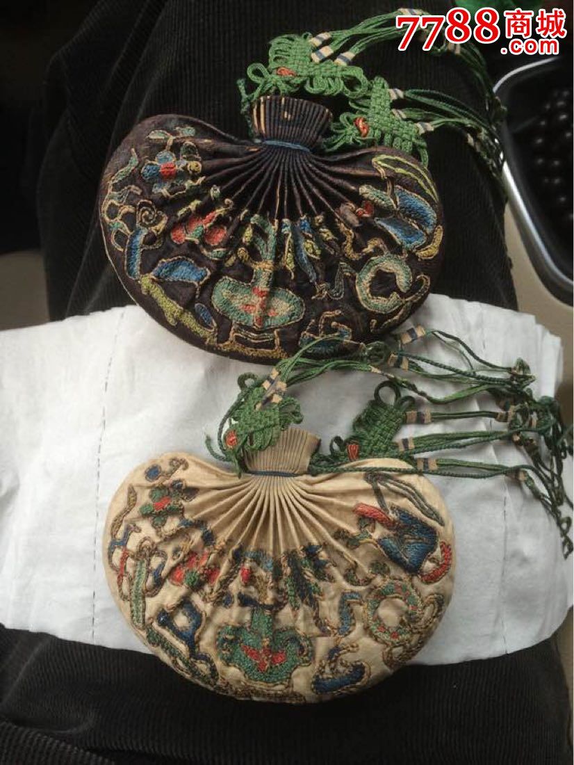 清代大籽绣荷包一对_荷包/香囊_翰雍轩【7788收藏__中国收藏热线】