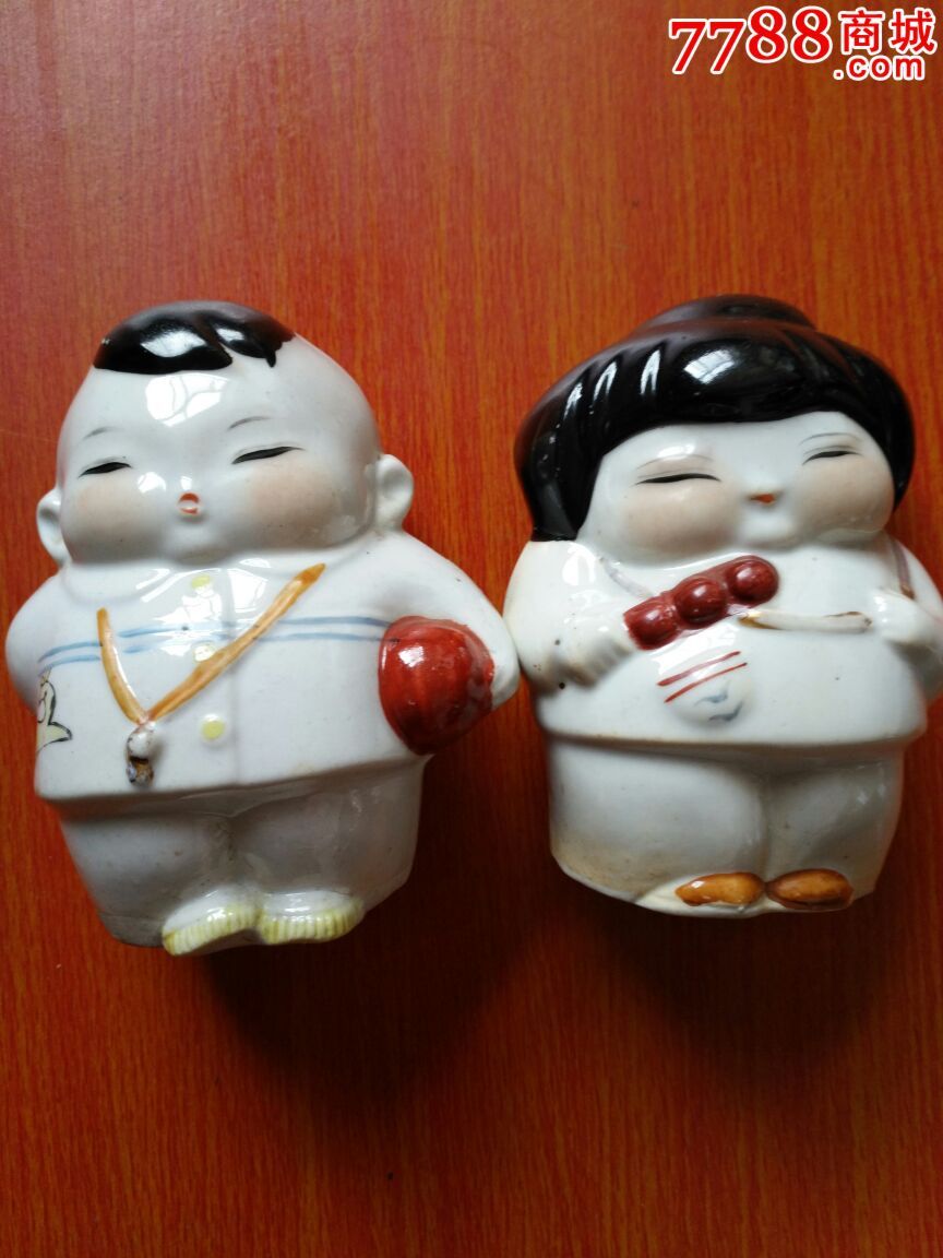 瓷娃娃一对