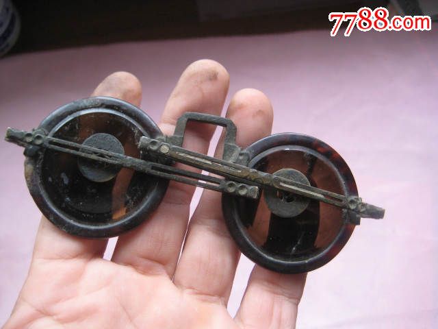全品相保存不错清代做工精巧的玳*老眼镜