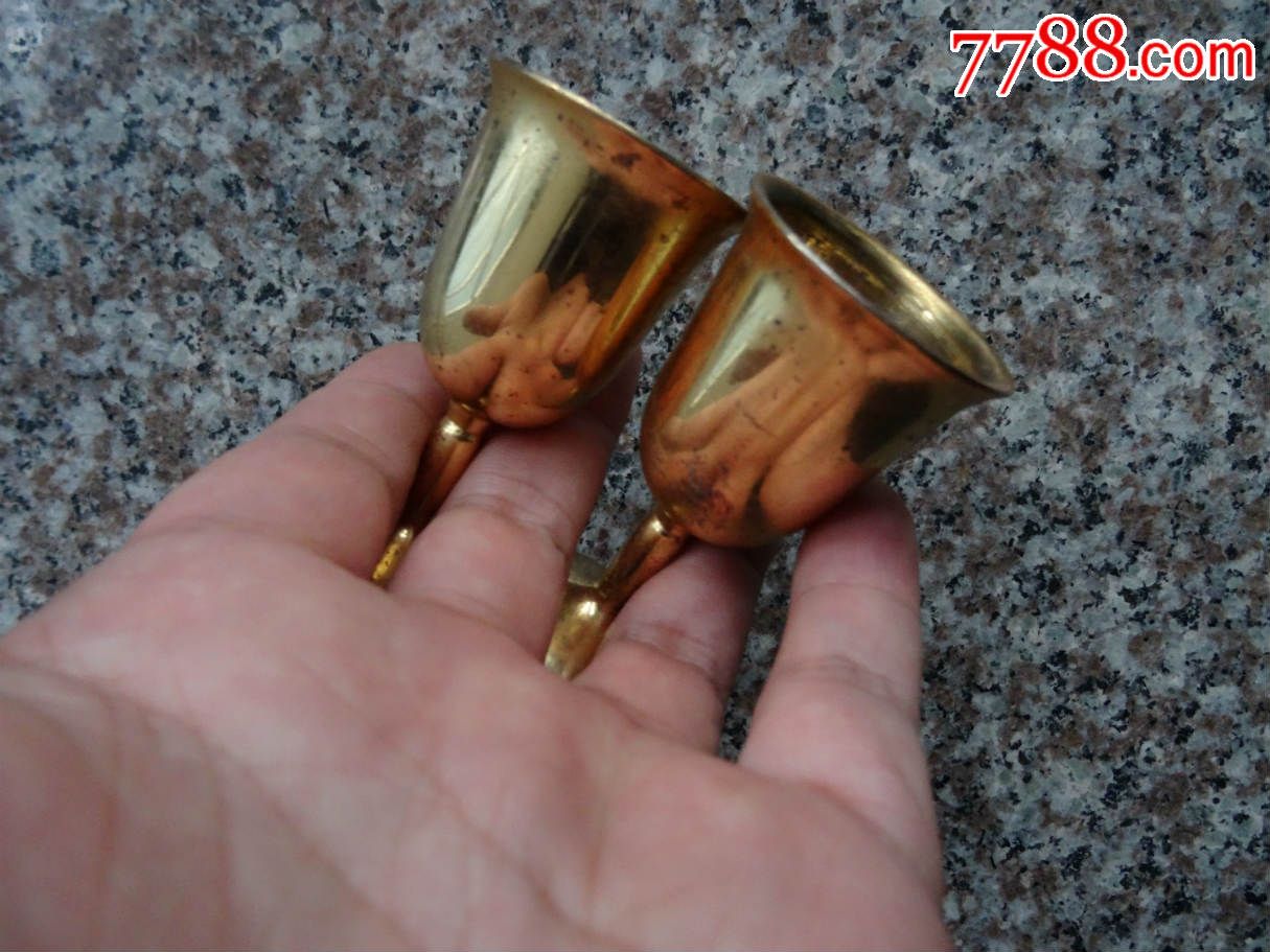 铜酒杯一对(见简介),酒瓶,年代不详,其他酒瓶,其他材质,圆形,其他图案