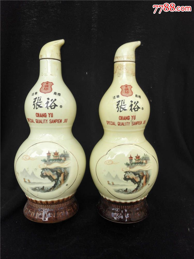 全品张裕特制三鞭酒葫芦形酒瓶一对,木塞
