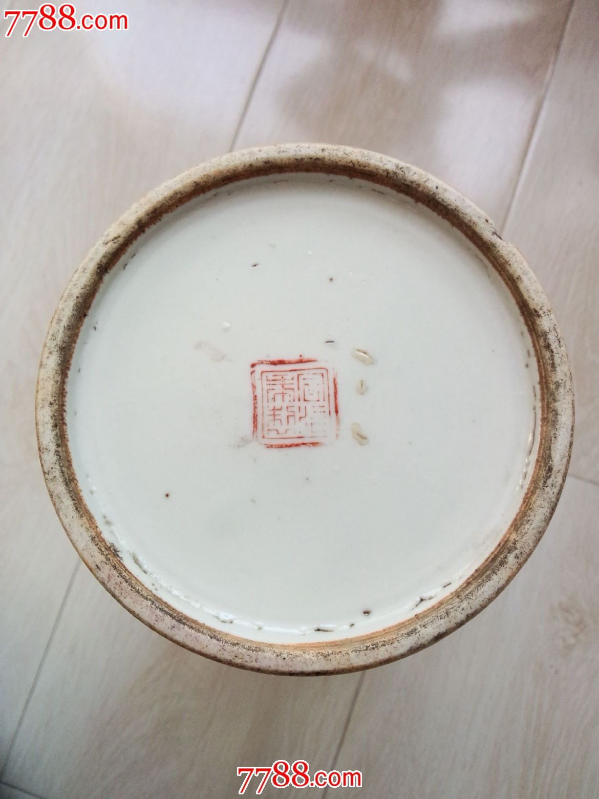 清代同治年制款手绘粉彩松树仙鹤纹帽筒一支