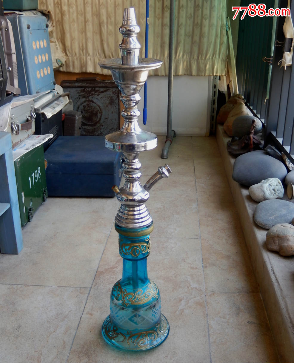 70cm高的外国烟灯是上世纪340年代以前的吸烟工具