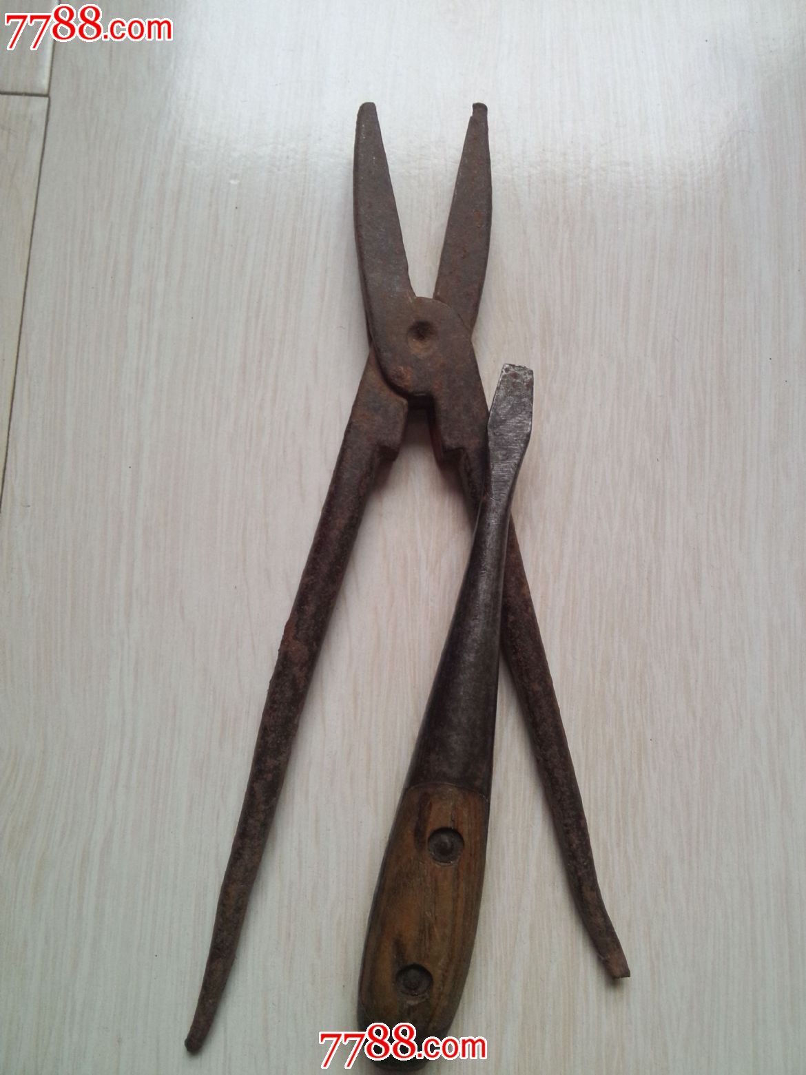 民国时期铁钳子和螺丝刀