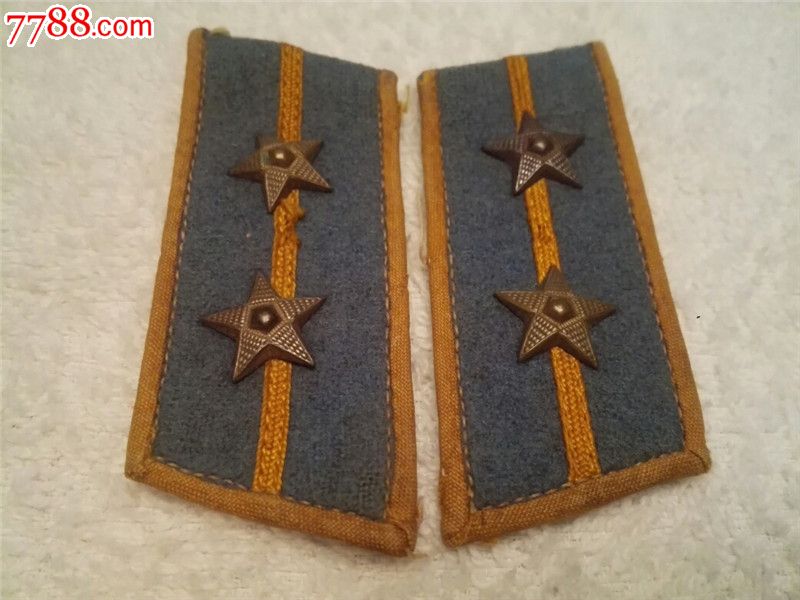 军迷收藏:55式空军中尉领章,铜星镀银,永久保真