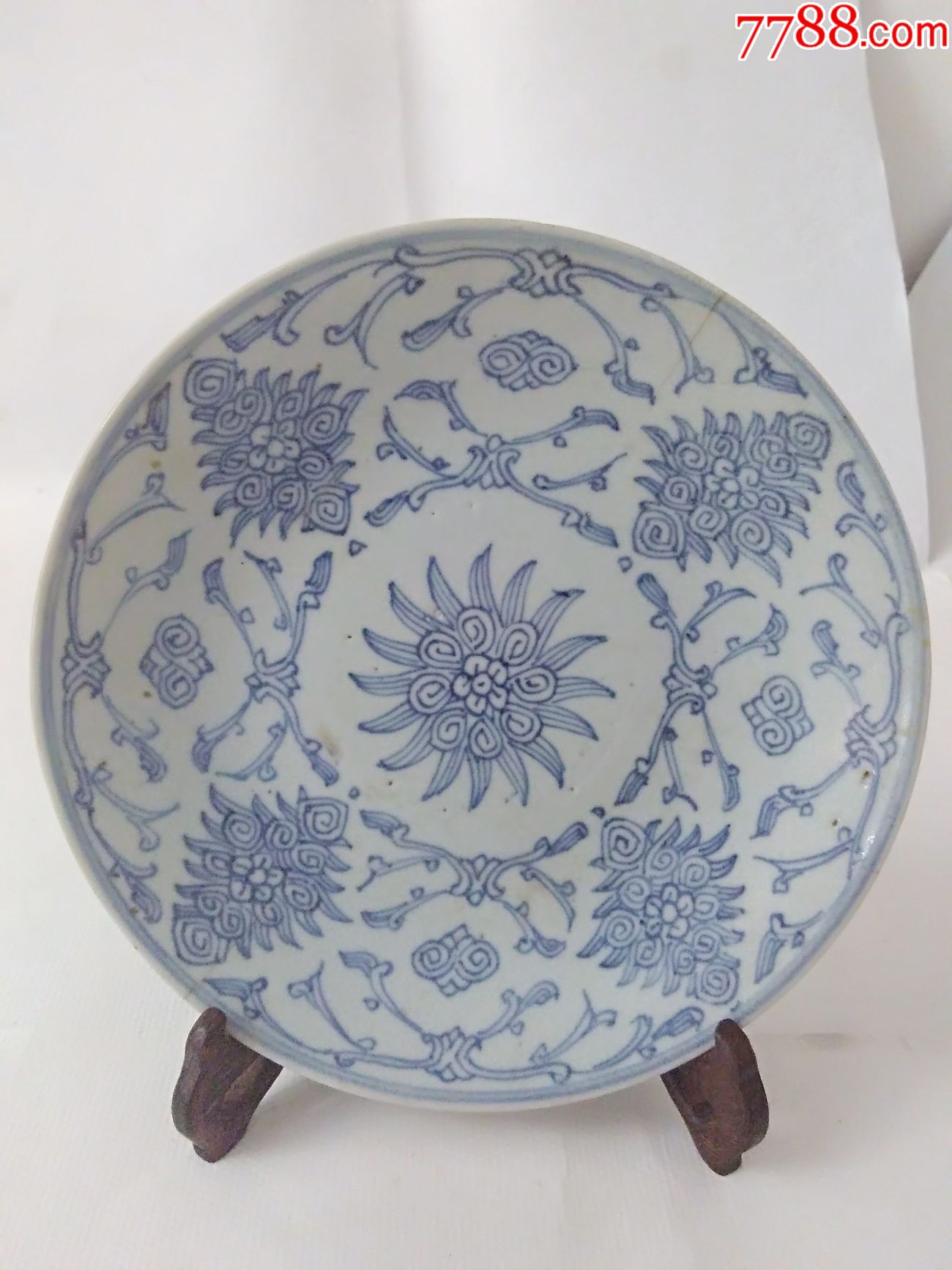 554清嘉庆缠枝莲纹青花盘,口径19厘米