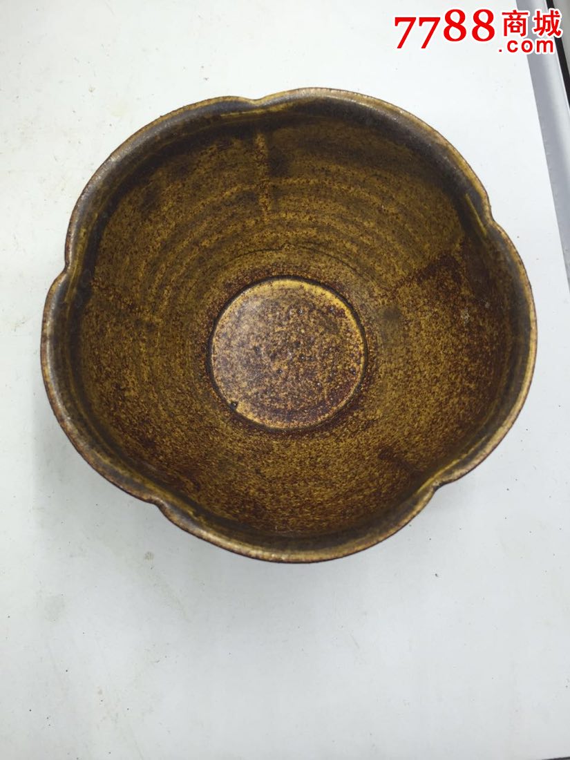 宋代酱釉花口盏