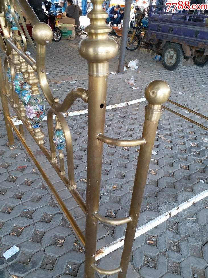 八*十年代掐丝珐琅装饰大铜床