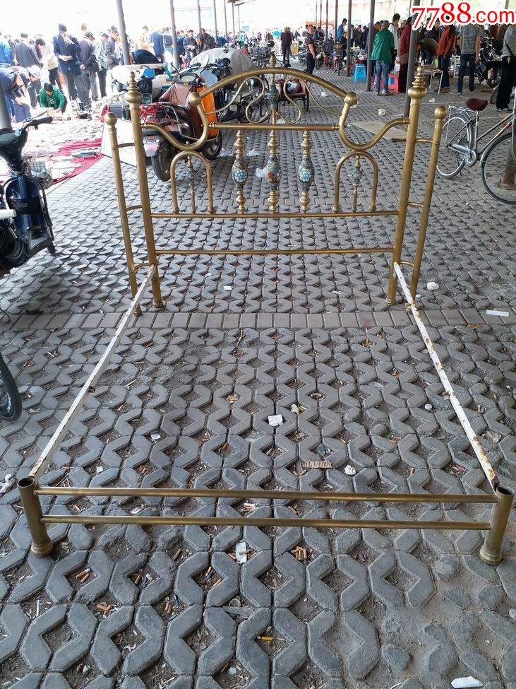 八*十年代掐丝珐琅装饰大铜床