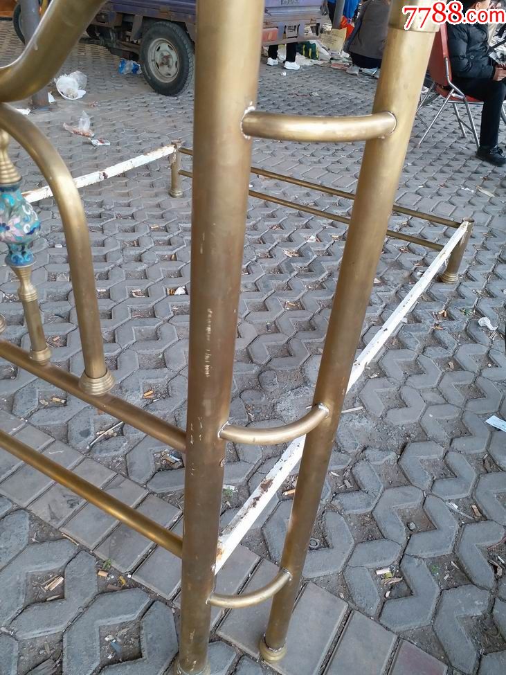 八*十年代掐丝珐琅装饰大铜床