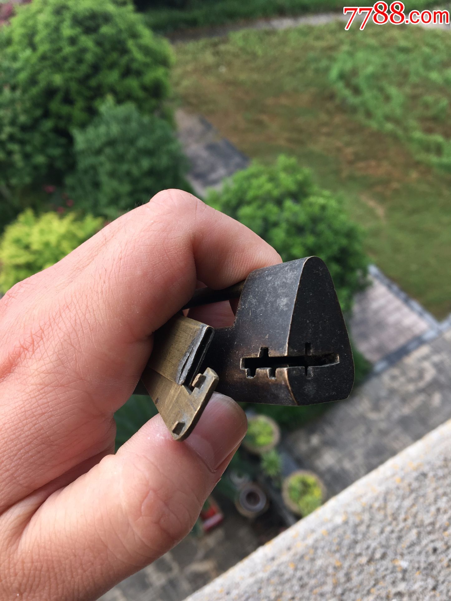 五成款锁口复杂的铜锁一把