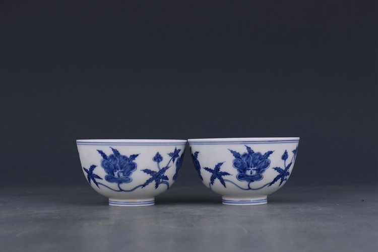 明成化年制青花秋葵花纹碗一对