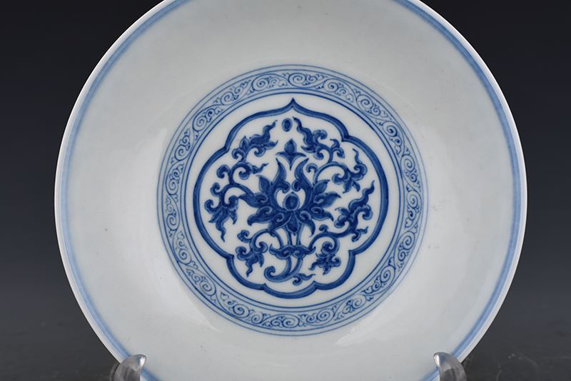 明成化青西番莲纹盘