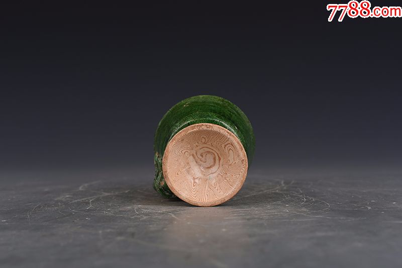 唐代绿釉胶胎吸杯