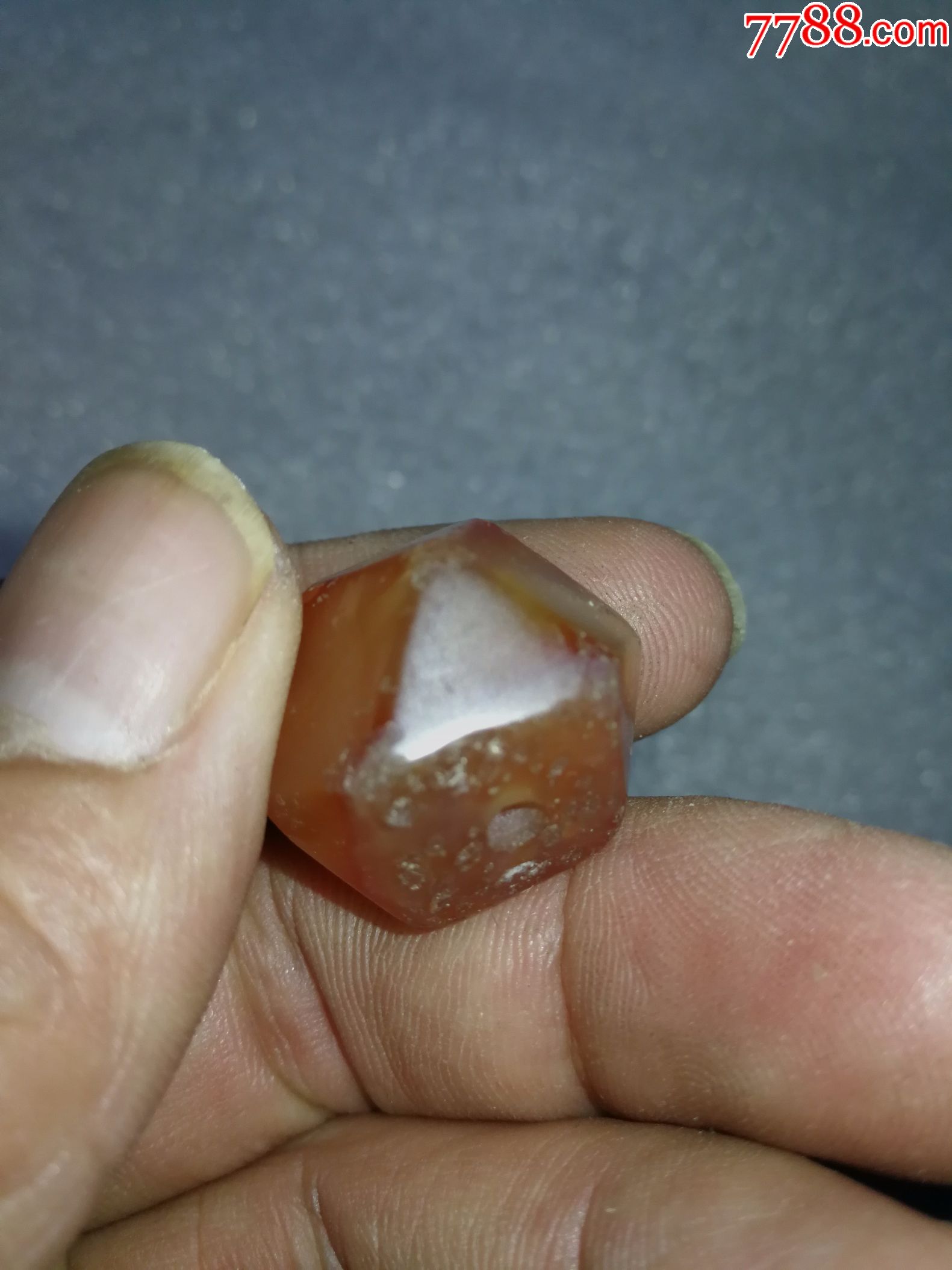 辽代六棱玛瑙珠子