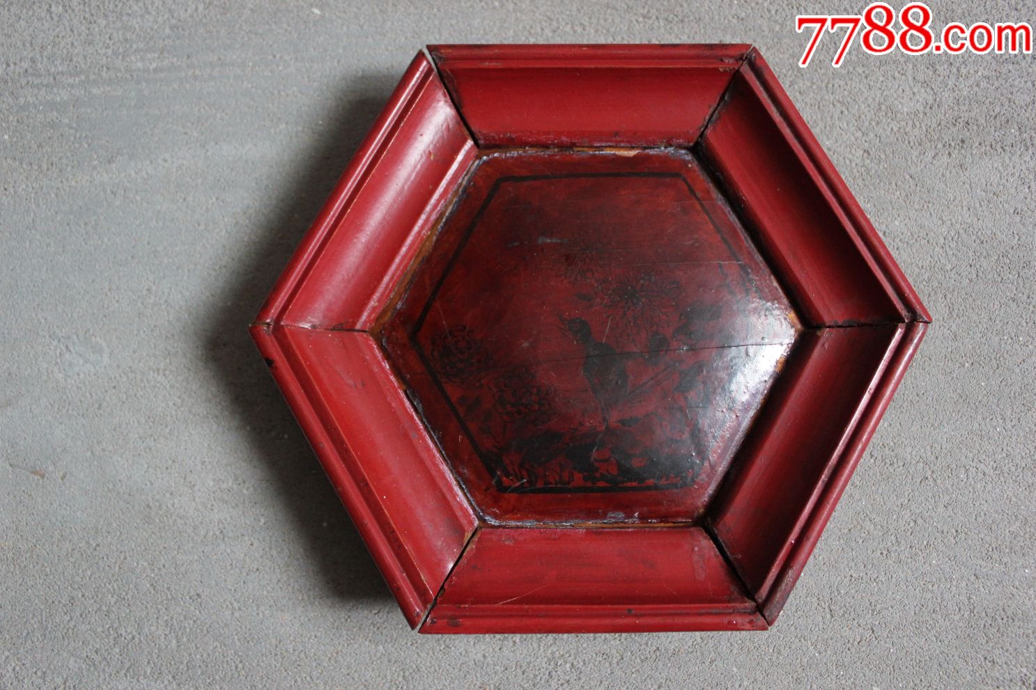 花鸟画纹饰六棱形老木盘