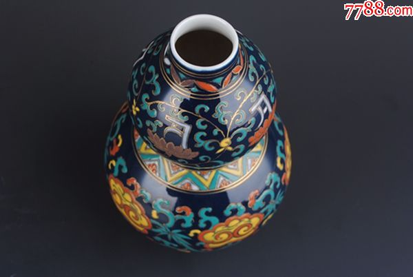 明代成化珐琅彩本色金缠枝忍冬宝相花灵芝祥云莲托梵文葫芦瓶