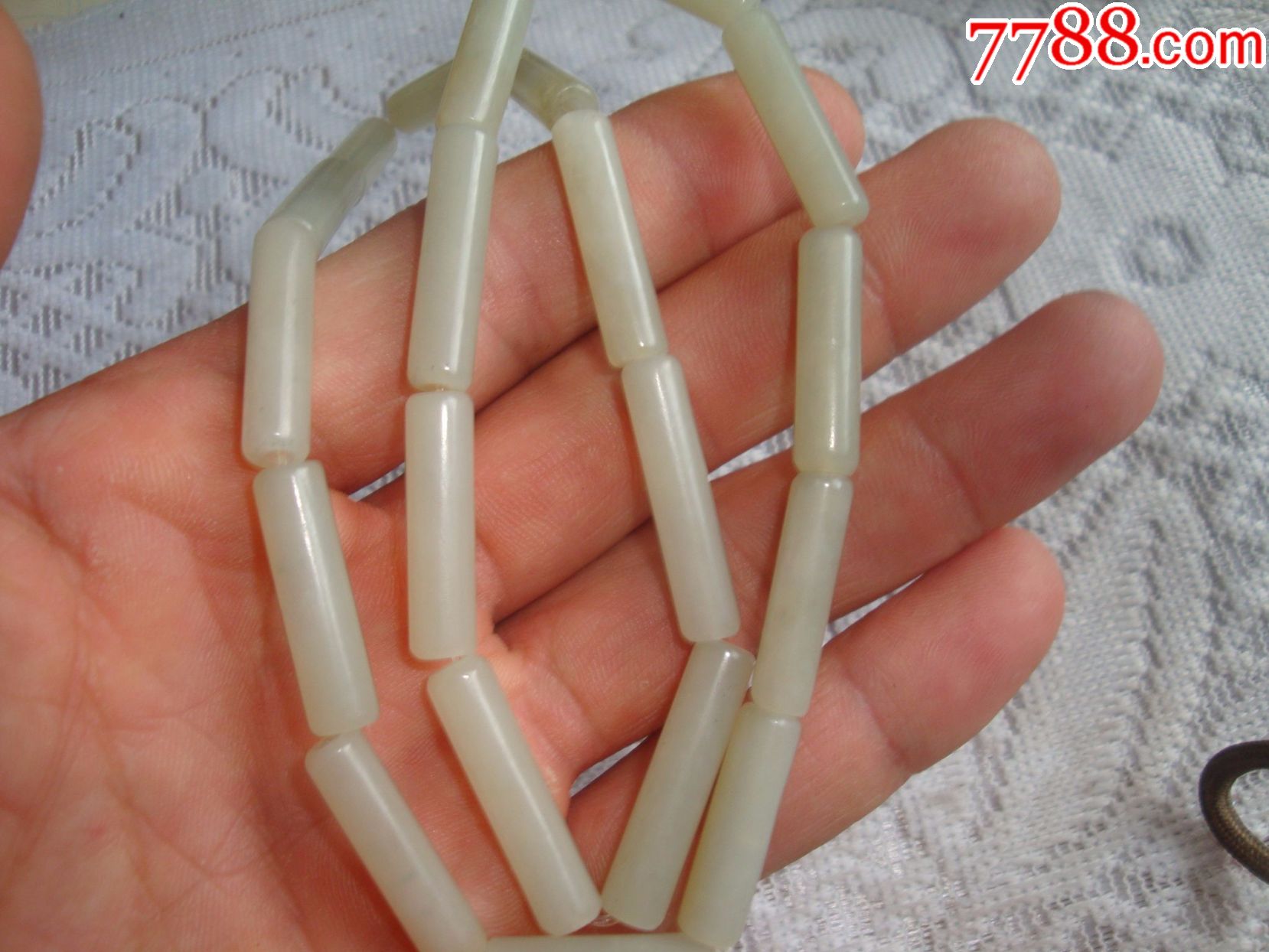 一个老和田玉玉管项链