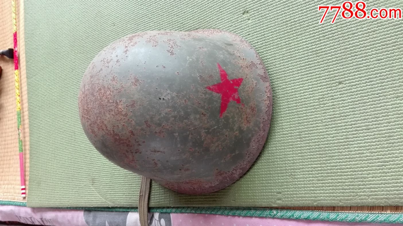 带五角星的钢盔
