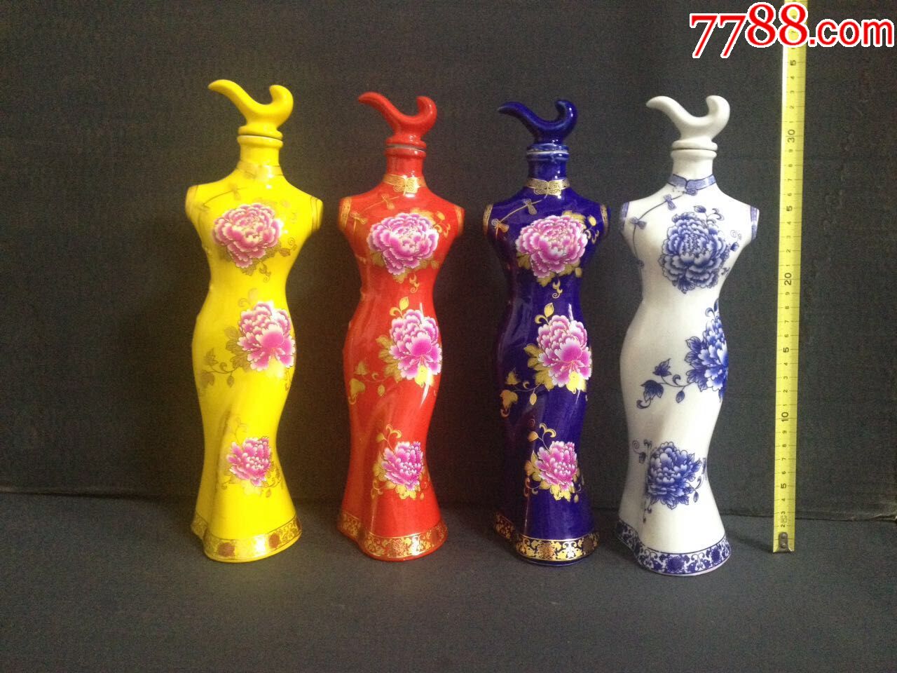 旗袍美女酒瓶一套(原盒)