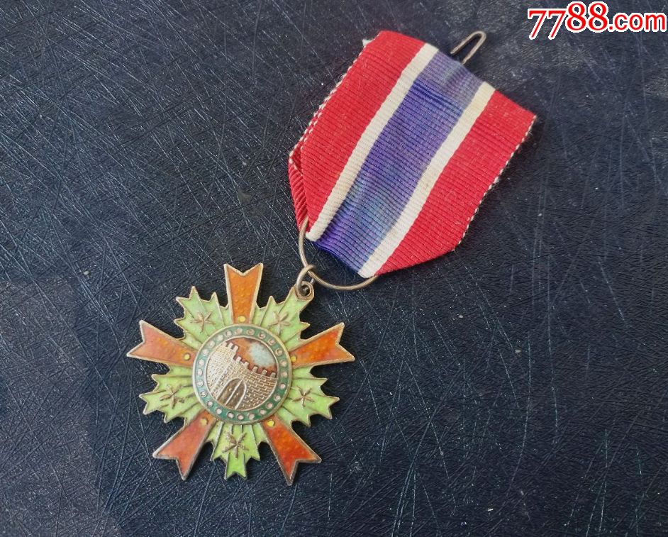 民国民益造抗战大陆版国军甲种一等干城奖章原品勋章银鎏金制