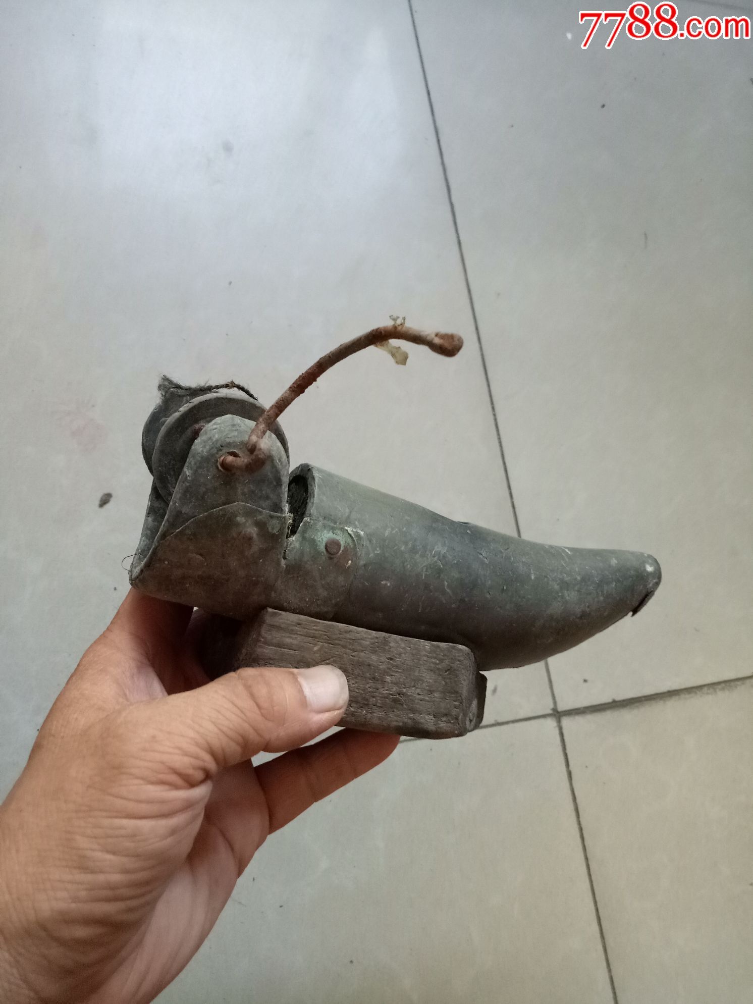 老辈塑料墨斗一个