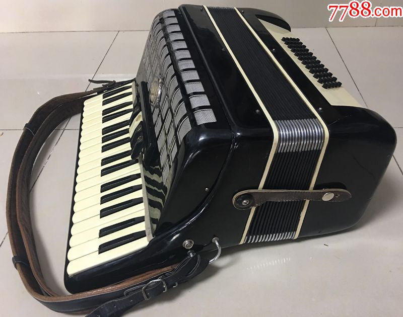 二手60贝斯手风琴70年代北京星海牌60贝斯手风琴